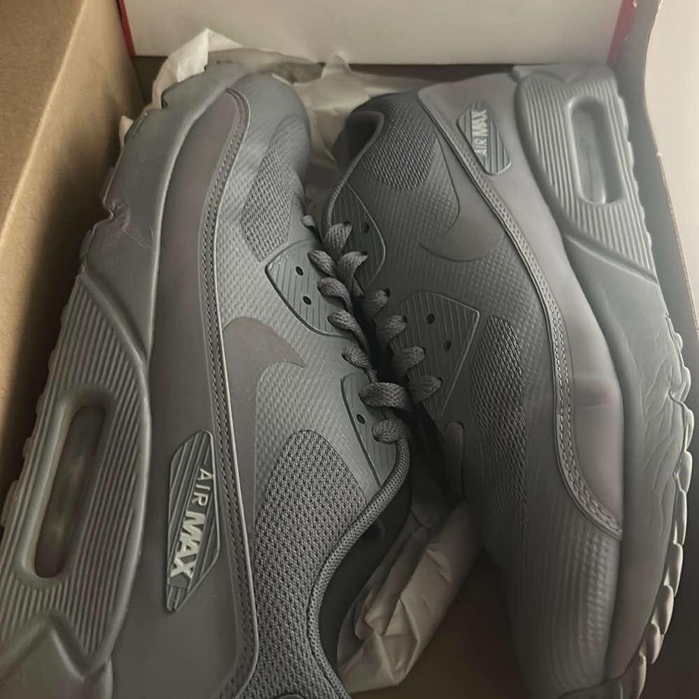 Nike 90 men’s cool grey size 9